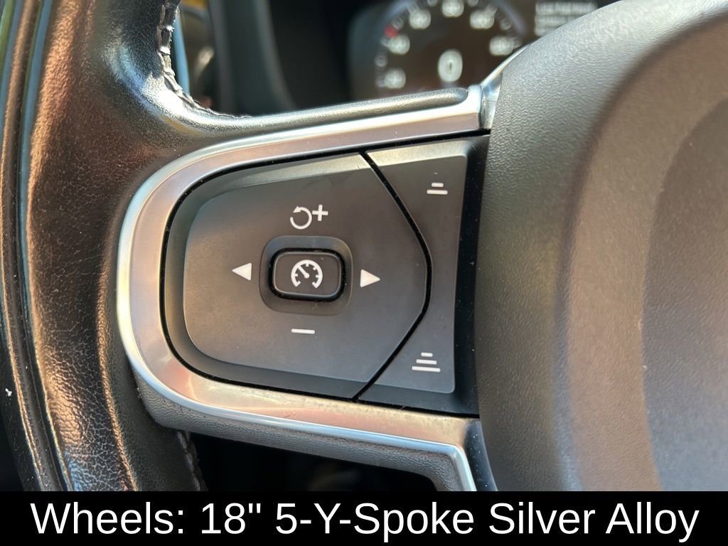 Used 2020 Volvo XC60 T5 Momentum image 26