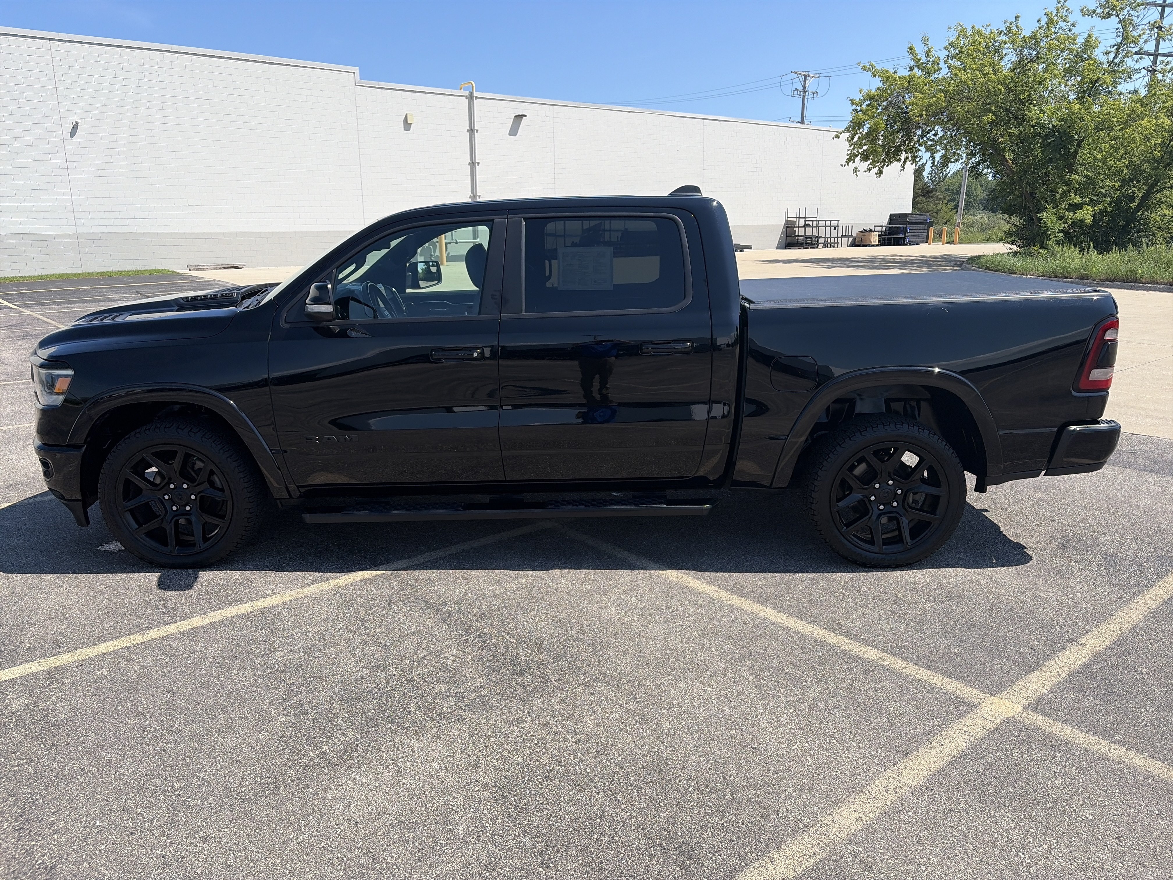 Used 2020 RAM 1500 Laramie AWD/4WD image 3