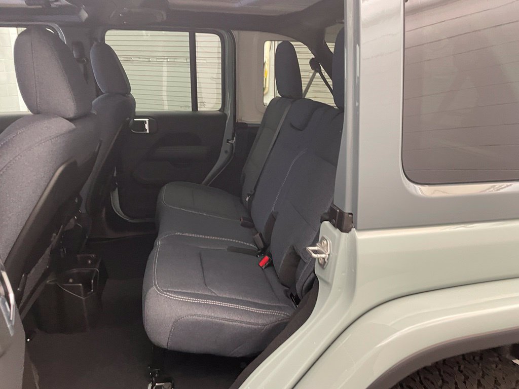 New 2026 Jeep Wrangler Unlimited Rubicon w/ Rockslide Package AWD/4WD image 16