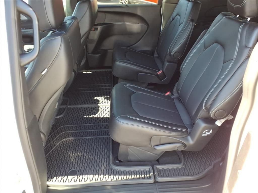 New 2026 Chrysler Voyager LX image 12