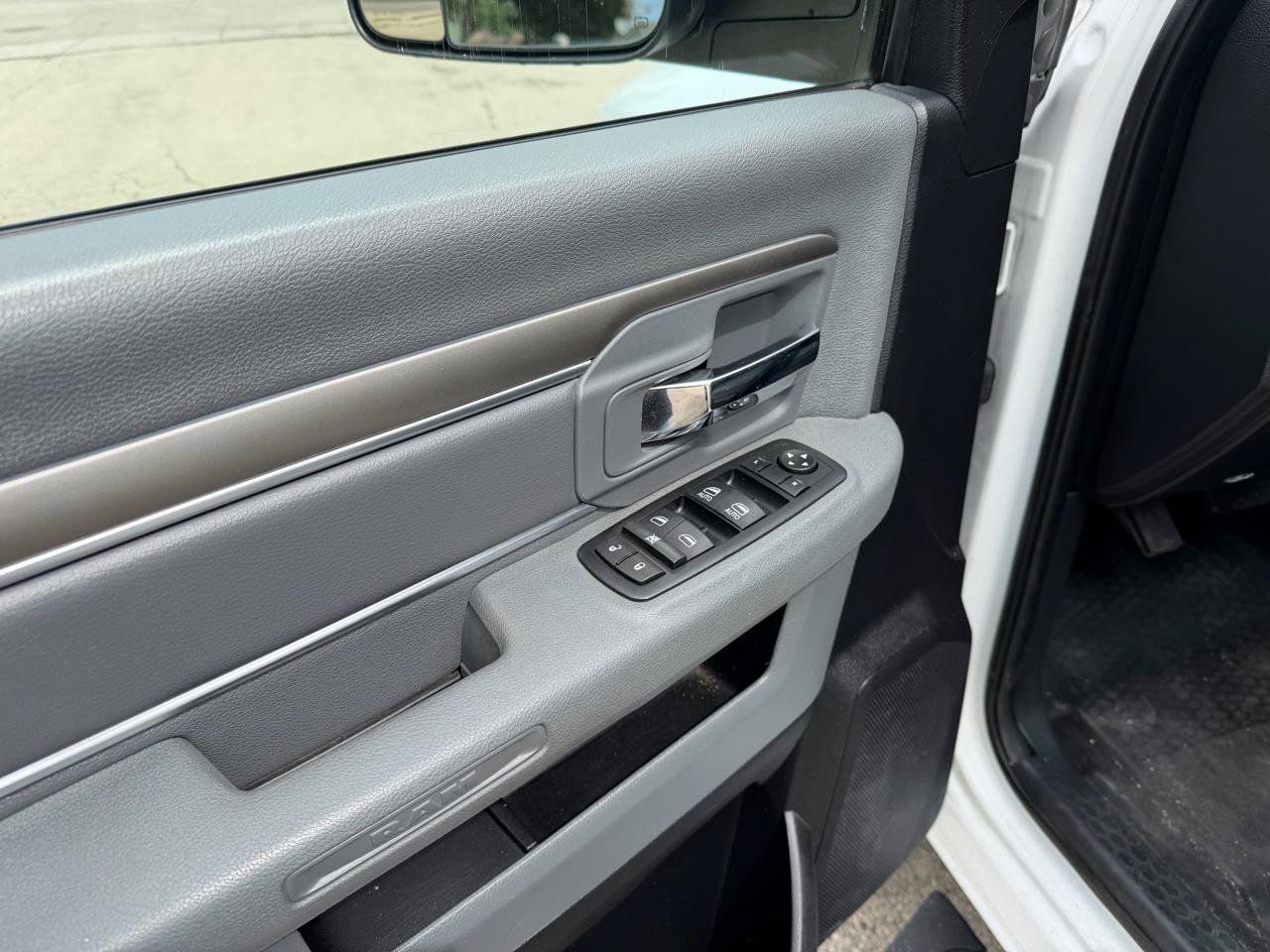 Used 2014 RAM 2500 SLT w/ Protection Group AWD/4WD image 9