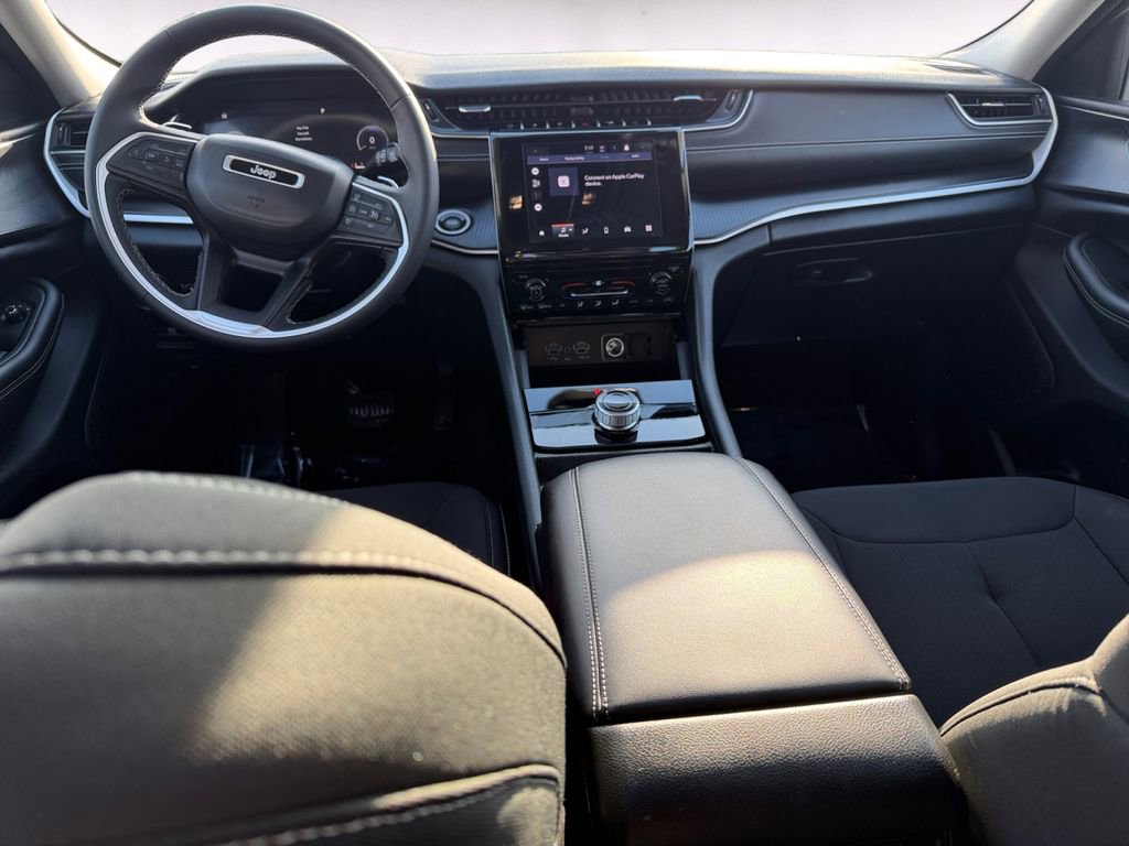 Used 2024 Jeep Grand Cherokee Laredo X w/ Trailer Tow Package image 10