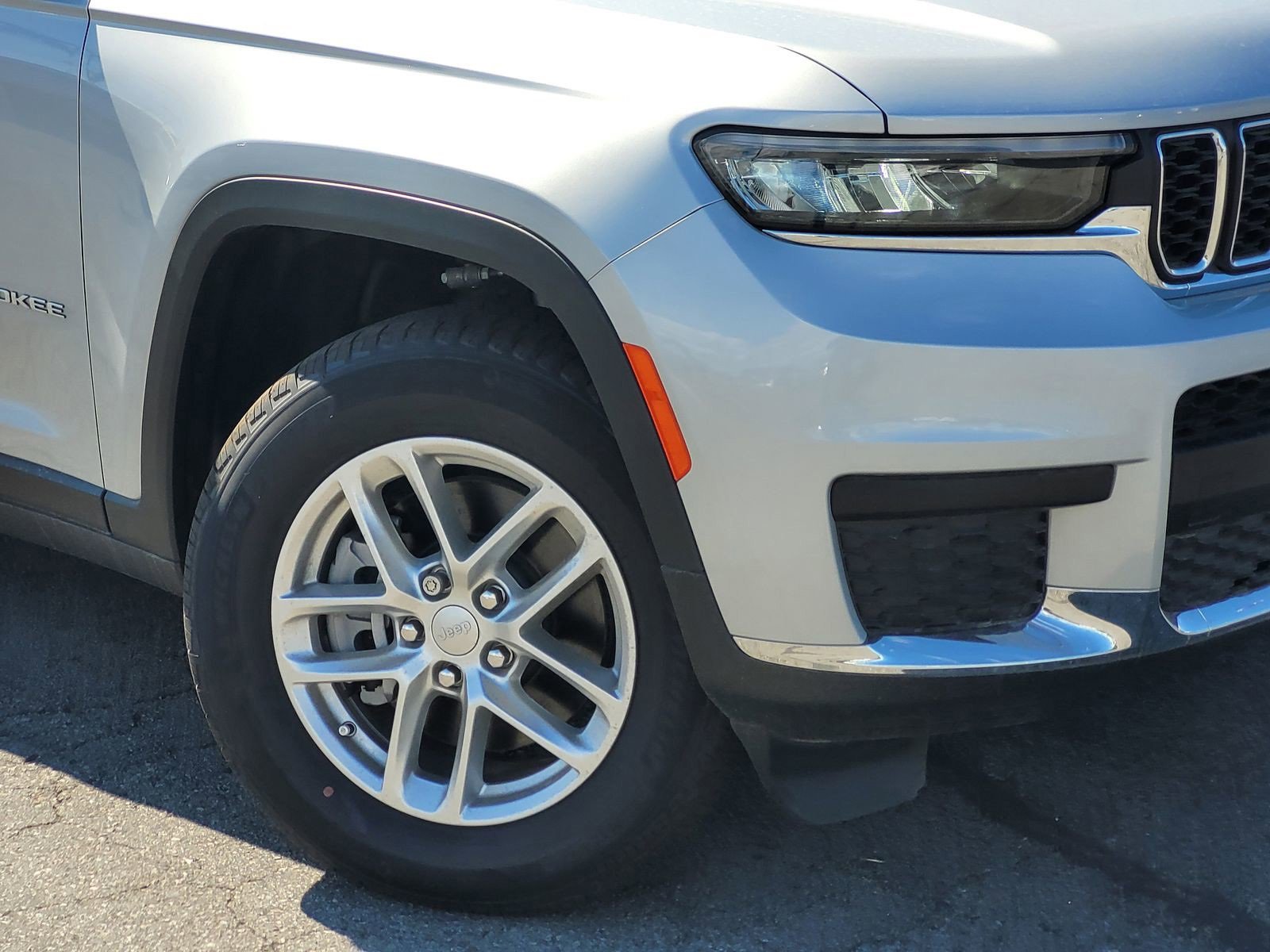 New 2025 Jeep Grand Cherokee L Laredo w/ Luxury Tech Group I image 6