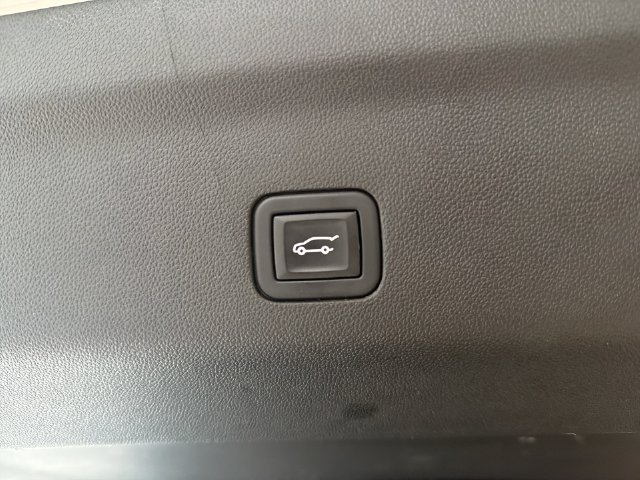 Certified 2024 Chevrolet Suburban High Country AWD/4WD image 17