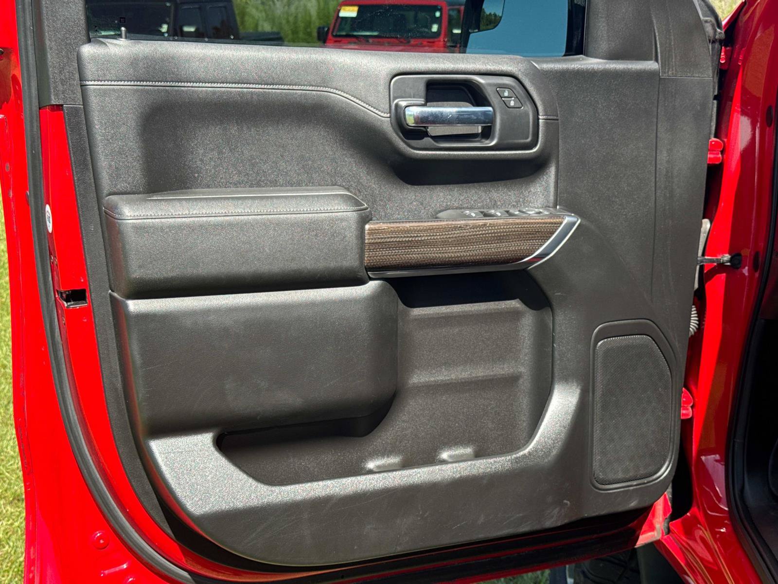 Used 2020 Chevrolet Silverado 1500 LT AWD/4WD image 17