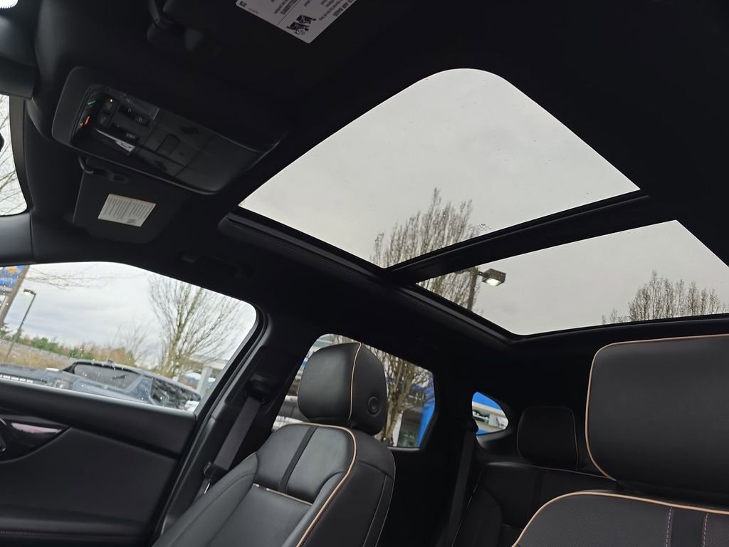 New 2025 Chevrolet Blazer Premier w/ Driver Confidence II Package AWD/4WD image 24