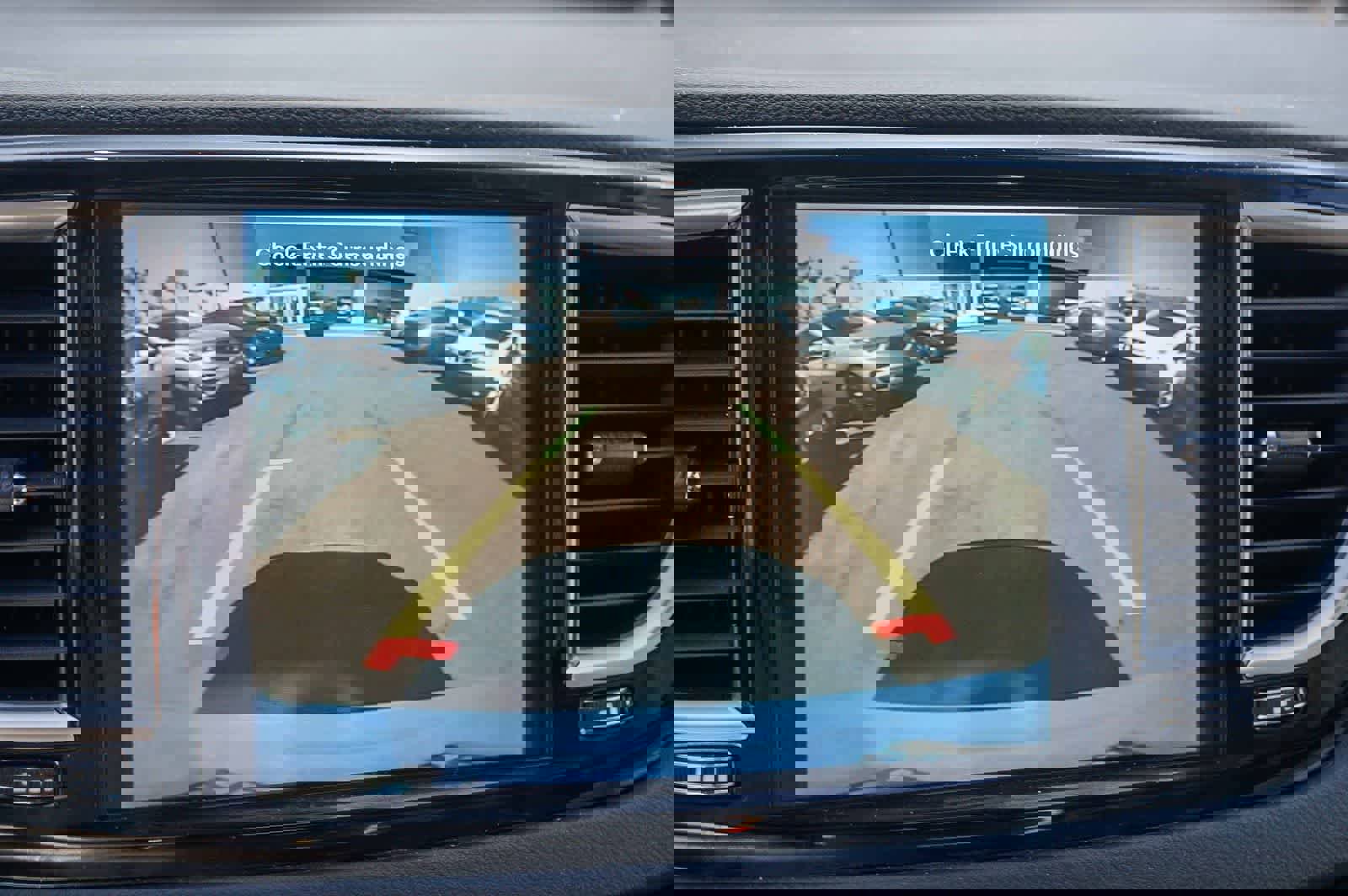 Used 2024 Chrysler Pacifica Touring-L image 22