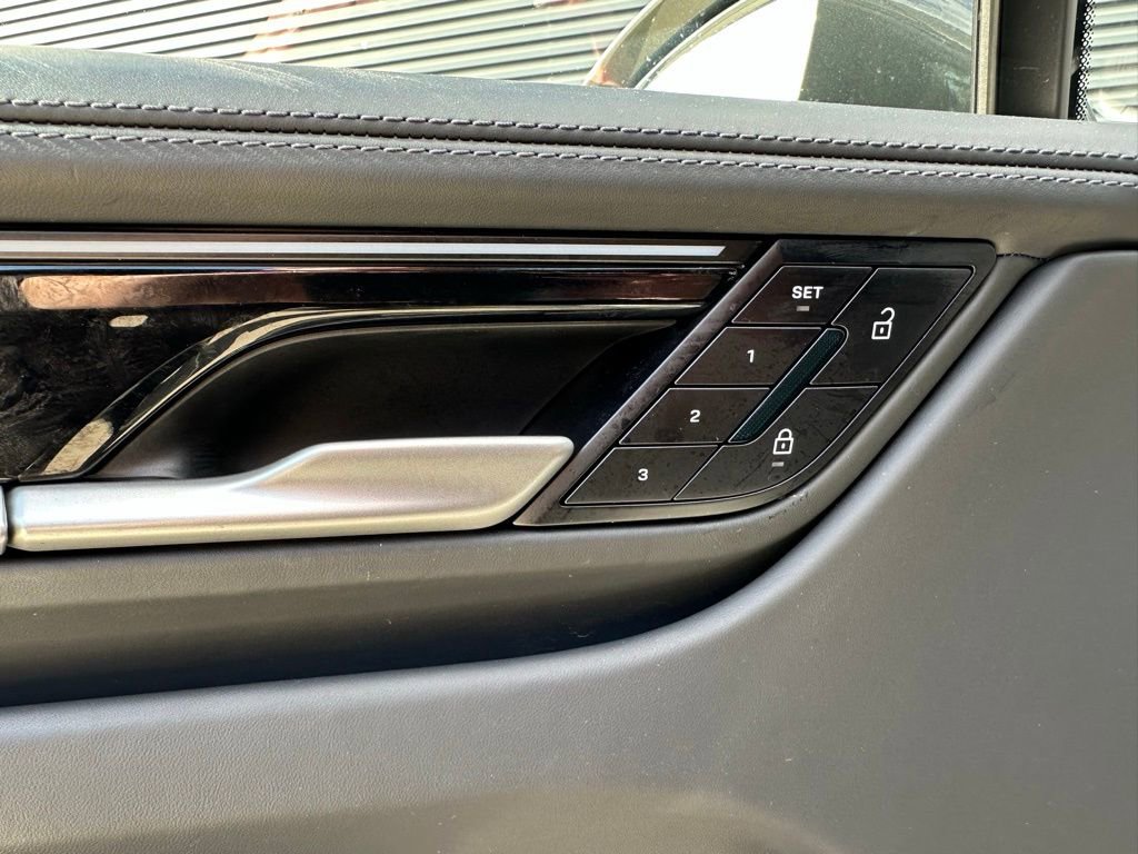 Used 2025 Porsche Macan 4 Electric image 19