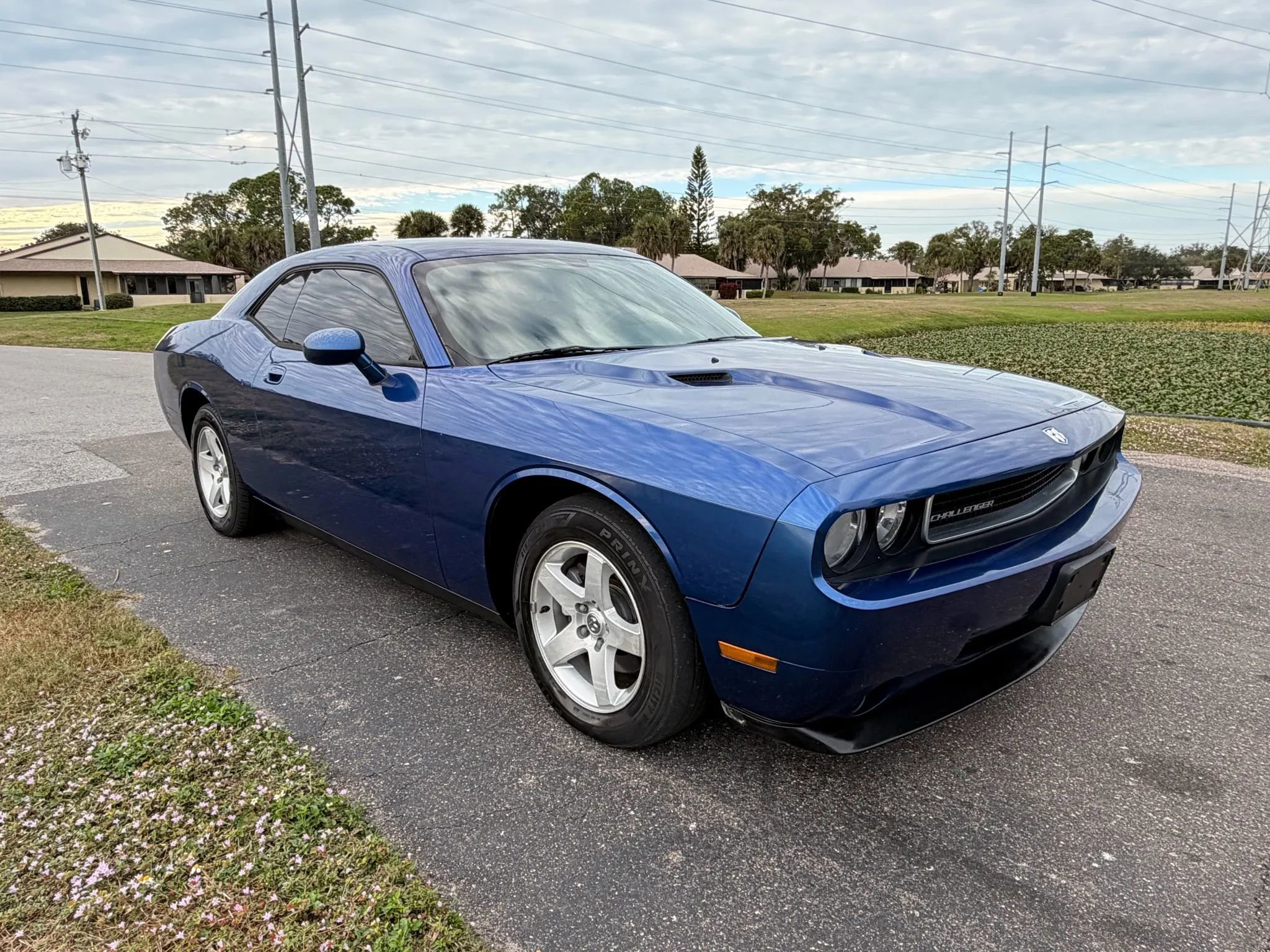 Used 2010 Dodge Challenger SE image 2