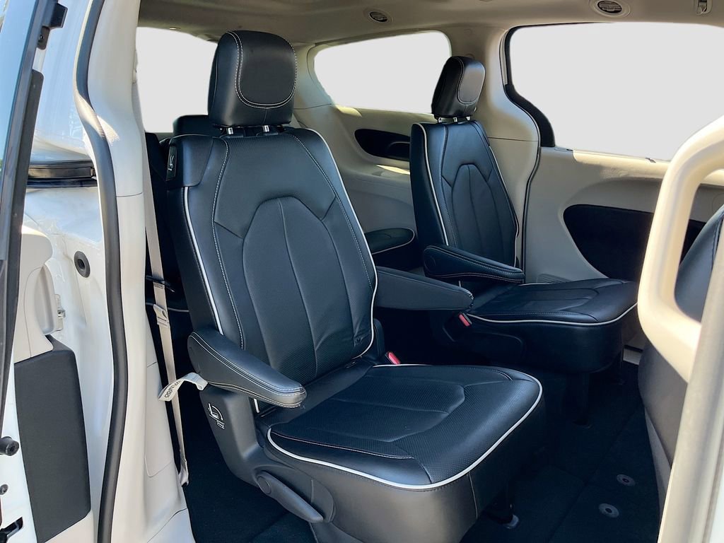 Used 2024 Chrysler Pacifica Limited w/ Trailer Tow Group image 28