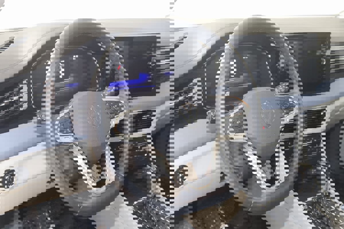 Used 2025 Volkswagen Jetta SE image 6