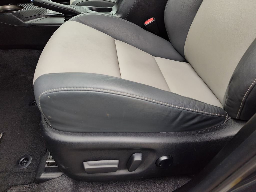 Used 2015 Toyota RAV4 Limited image 16