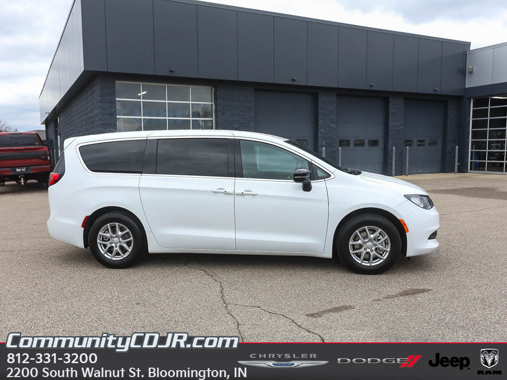 New 2026 Chrysler Voyager LX FWD image 8