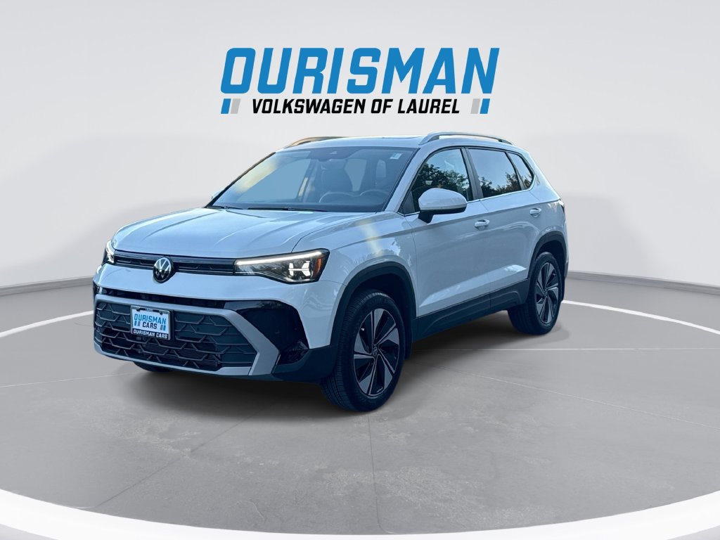 Used 2025 Volkswagen Taos SE w/ Panoramic Sunroof Package AWD/4WD image 4