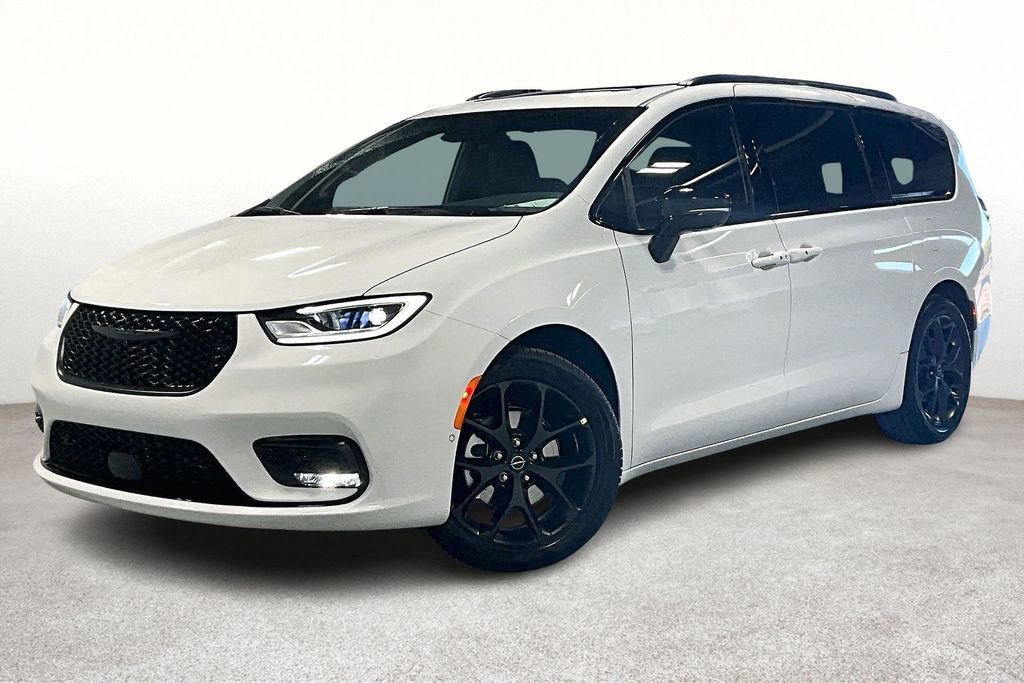 New 2026 Chrysler Pacifica Limited w/ S Appearance Package image 2