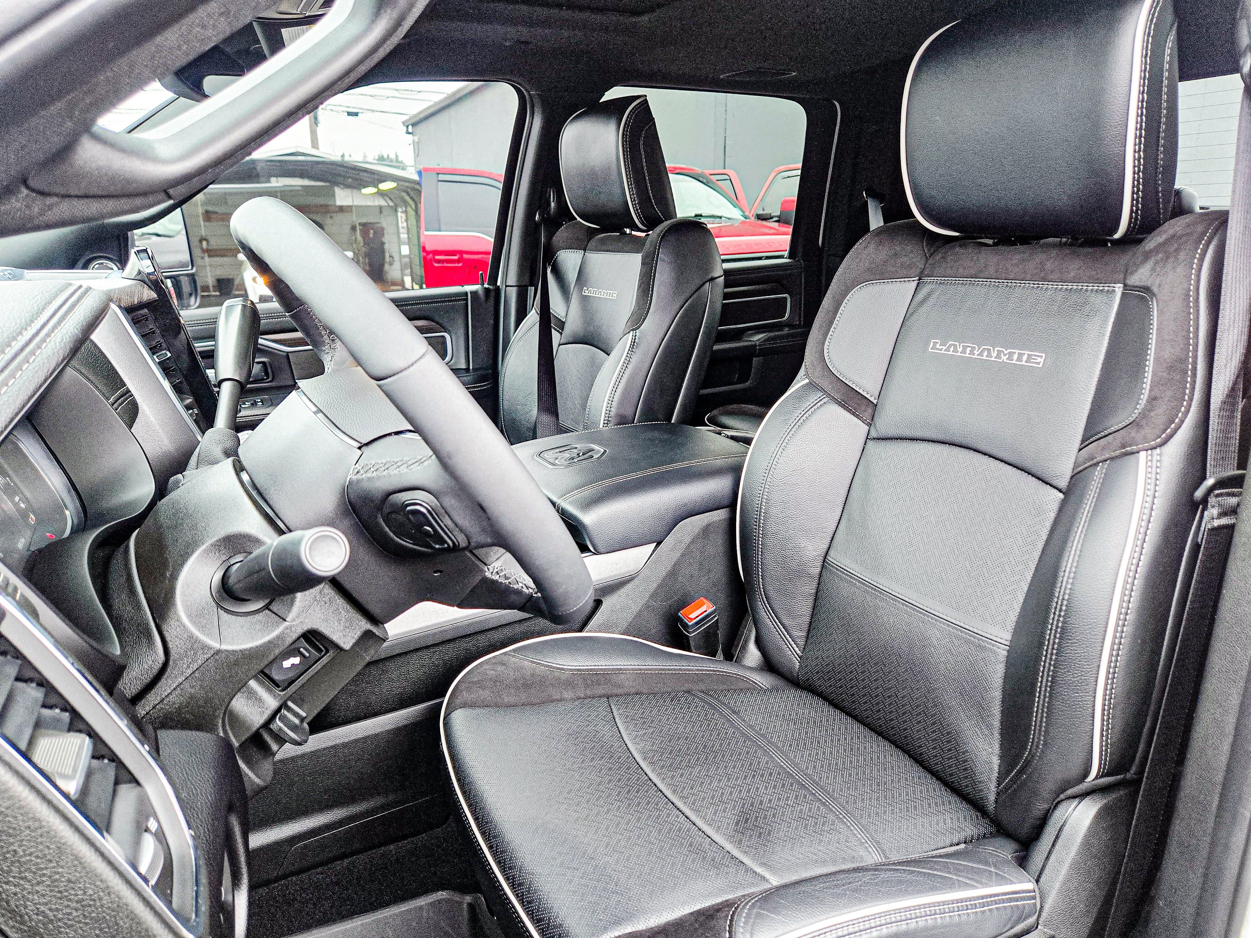 Used 2025 RAM 3500 Laramie image 10