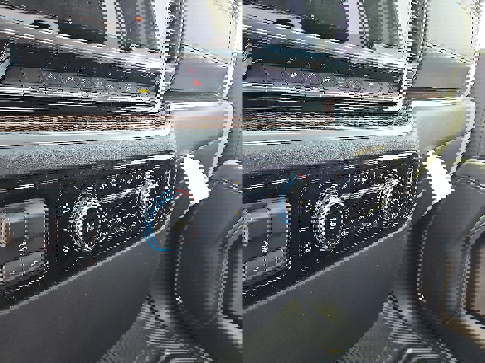 New 2026 GMC Sierra 1500 SLE RWD image 18