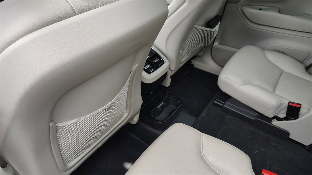 Certified 2023 Volvo XC90 B6 Plus image 29