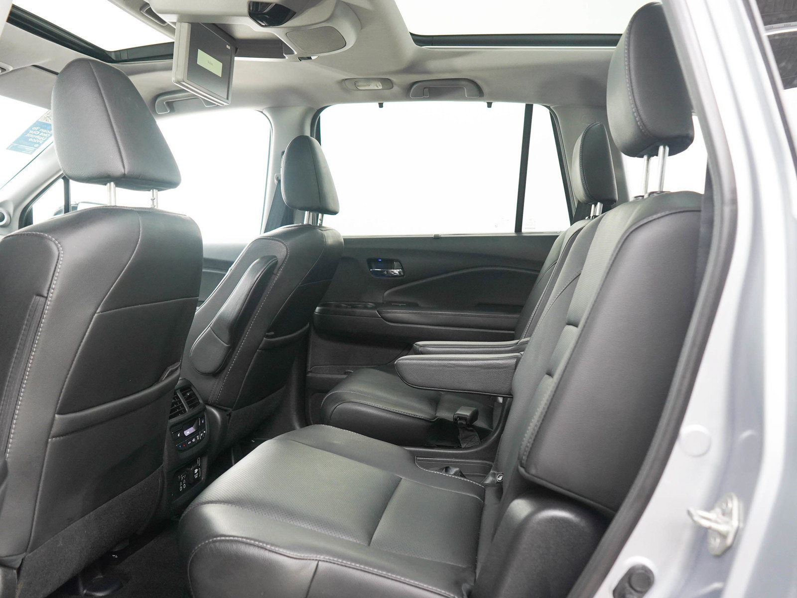 Used 2019 Honda Pilot Touring image 16