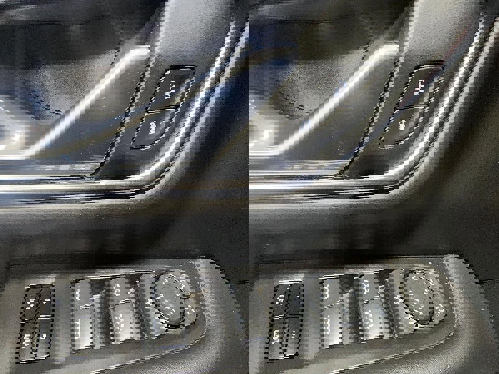 Used 2024 Chevrolet Suburban LT image 19