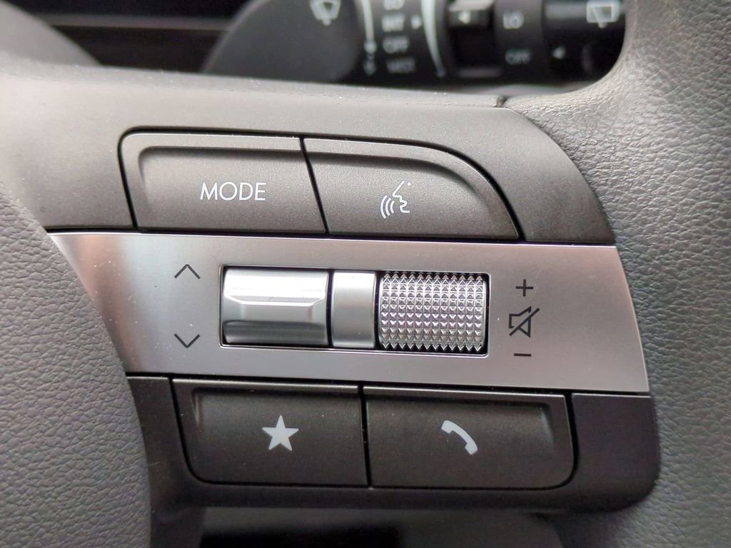 Certified 2025 Hyundai Kona SE image 23