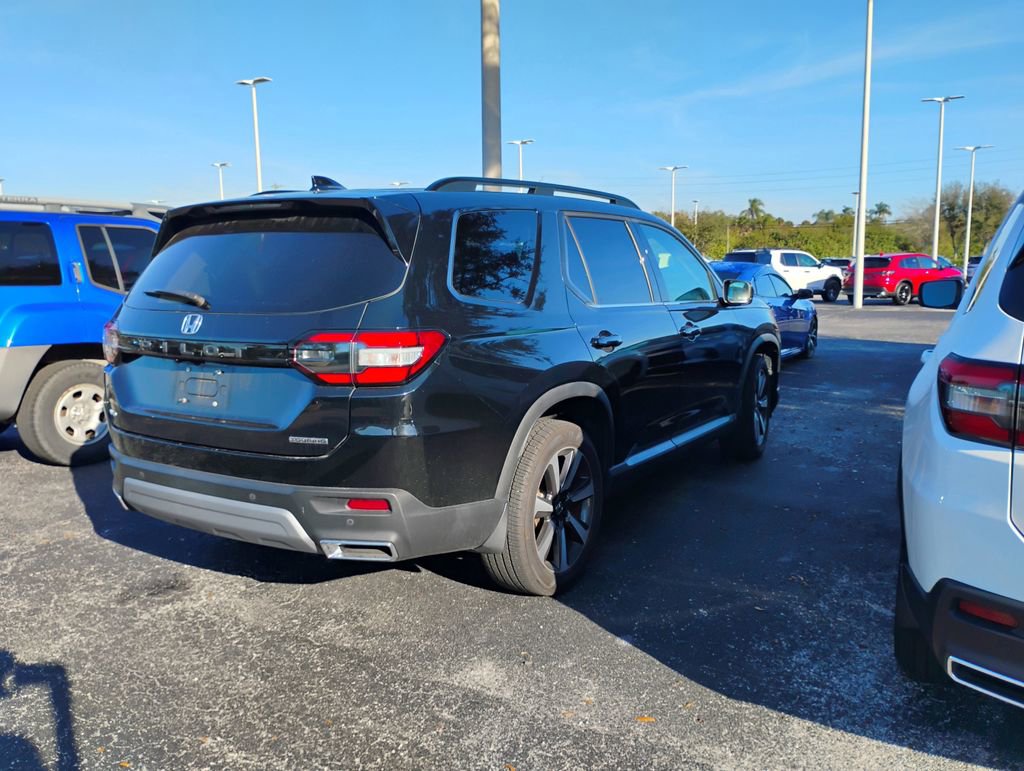Used 2023 Honda Pilot Touring image 2