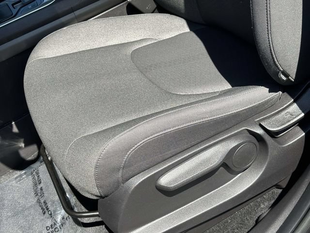 Used 2025 Kia Carnival LX FWD image 15