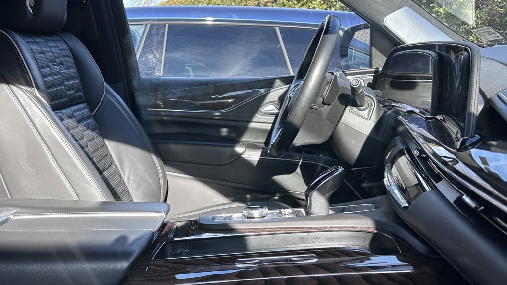 Used 2023 Cadillac Escalade Sport Platinum w/ LPO, ONYX Package image 5