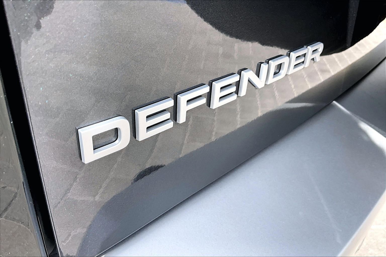 Used 2025 Land Rover Defender 110 S image 8