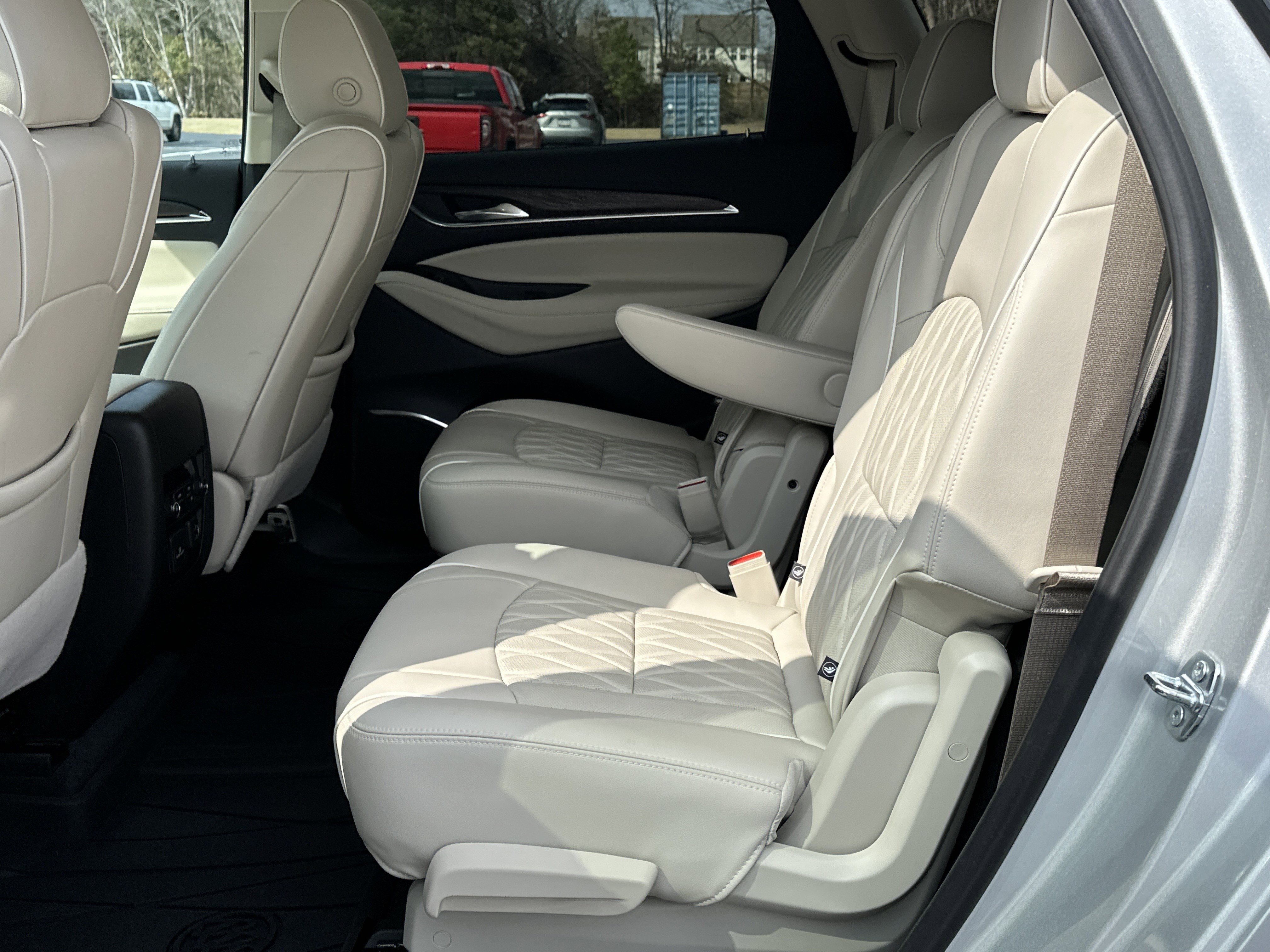 Used 2022 Buick Enclave Avenir w/ Avenir Technology Package image 16