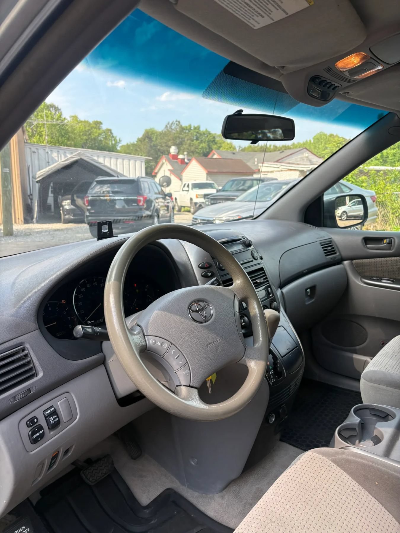 Used 2010 Toyota Sienna LE FWD image 35