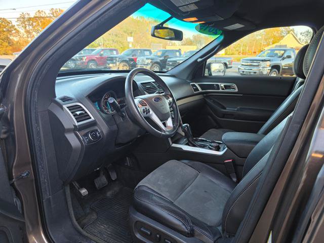 Used 2015 Ford Explorer XLT w/ Equipment Group 202A AWD/4WD image 10