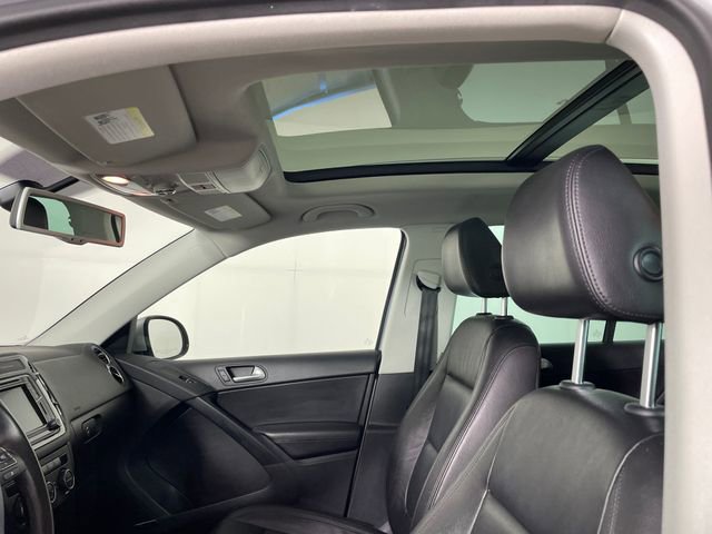 Used 2017 Volkswagen Tiguan SEL AWD/4WD image 17