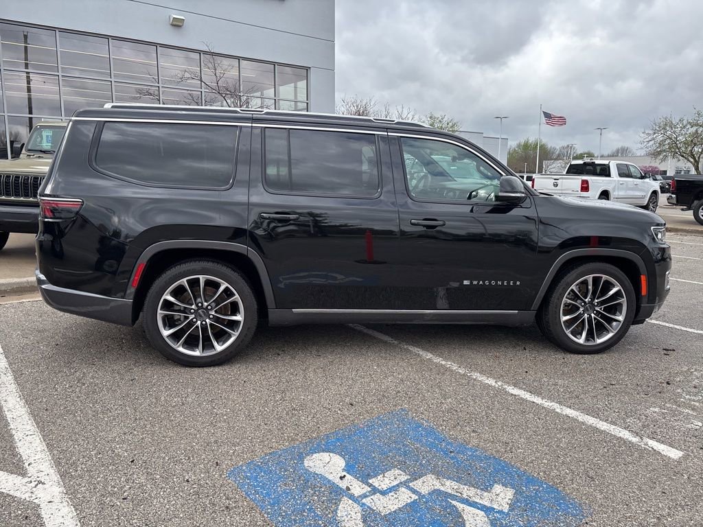 Used 2022 Jeep Wagoneer Series III w/ Premium Group I AWD/4WD image 32