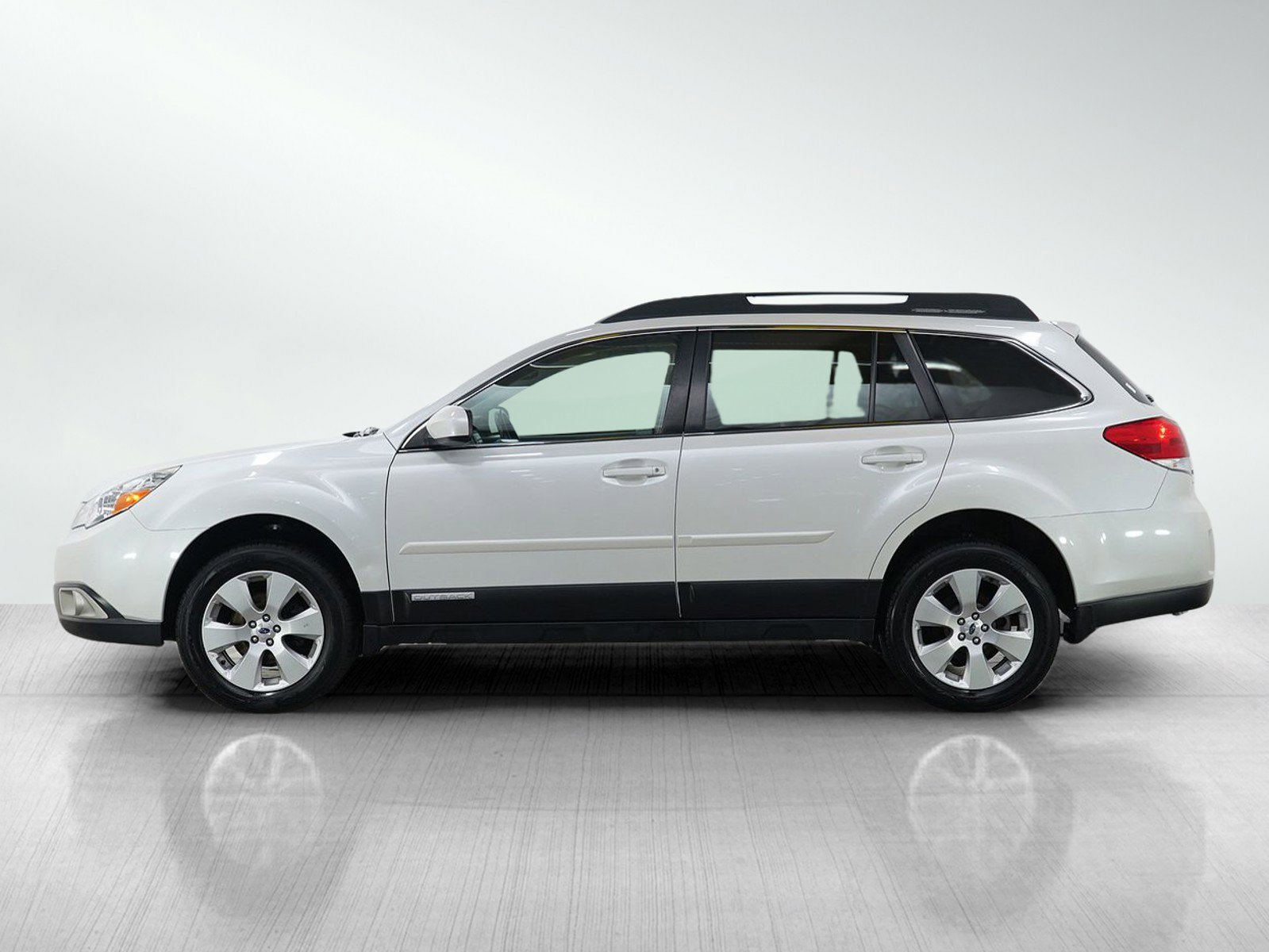 Used 2012 Subaru Outback 2.5i Limited w/ Moonroof Pkg image 2