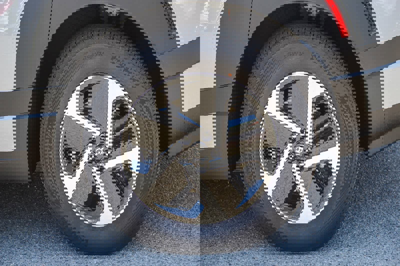 New 2026 Hyundai Ioniq 9 SE image 8