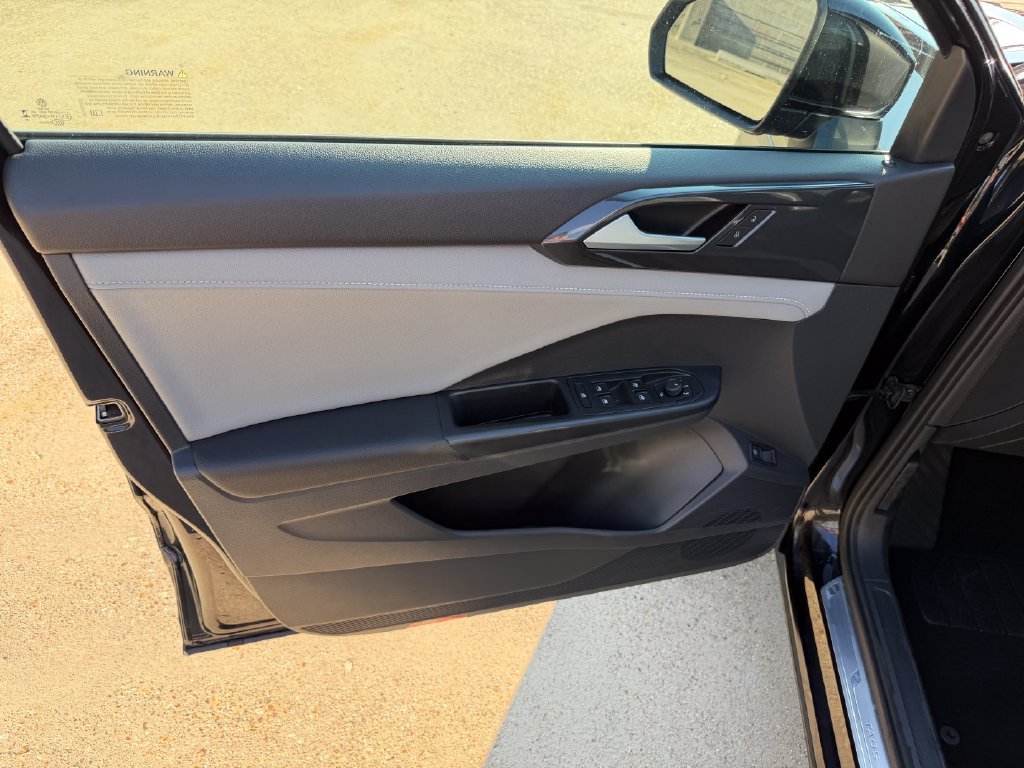 Certified 2023 Volkswagen Taos SEL AWD/4WD image 11