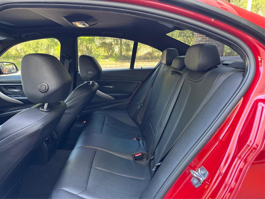Used 2016 BMW 320i Sedan RWD image 10