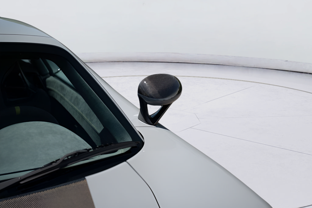 Used 2004 Porsche Carrera GT RWD image 16
