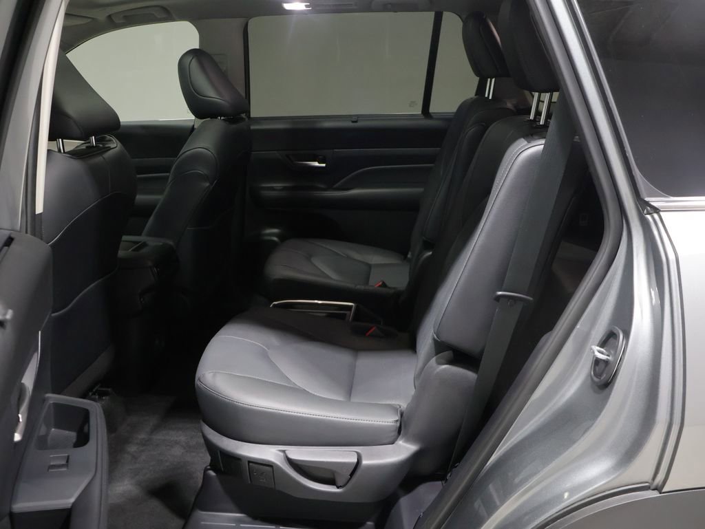 Certified 2025 Toyota Grand Highlander FWD image 18
