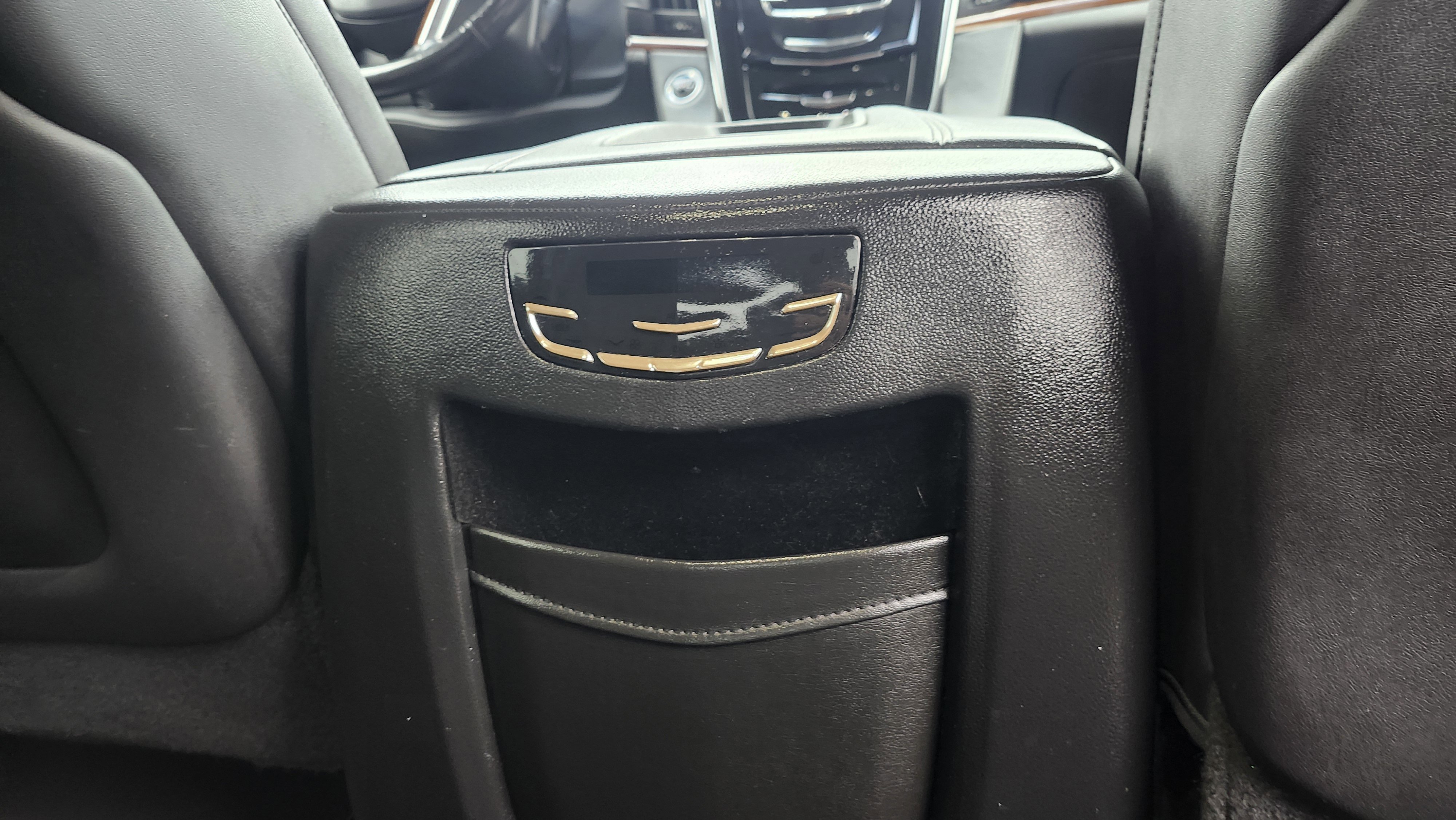 Used 2018 Cadillac Escalade Luxury image 16