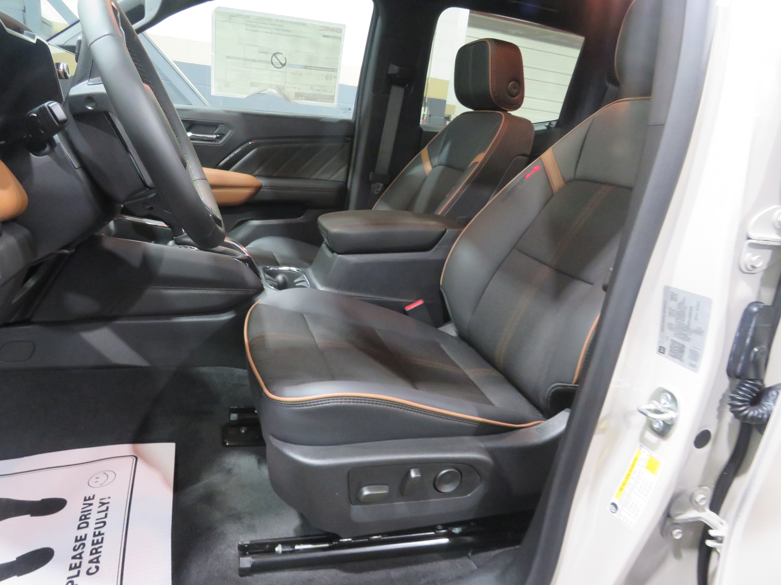 New 2026 GMC Canyon AT4 w/ Technology Plus Package AWD/4WD image 12