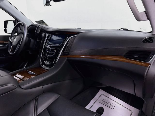 Used 2020 Cadillac Escalade Premium Luxury w/ Escalade Sport Edition AWD/4WD image 35