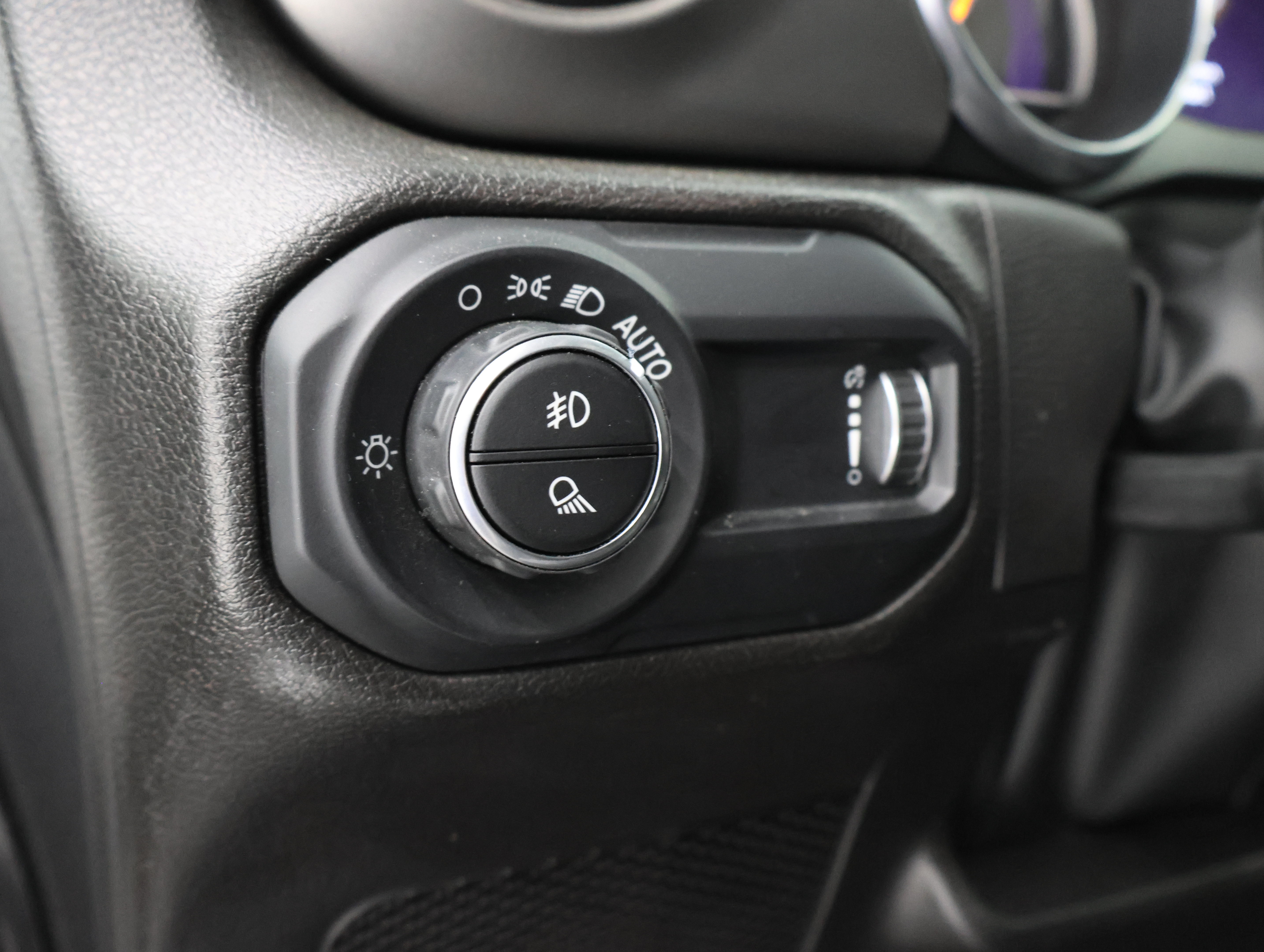 Used 2023 Jeep Gladiator Sport AWD/4WD image 40