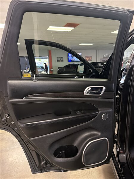 Used 2015 Jeep Grand Cherokee High Altitude RWD image 25