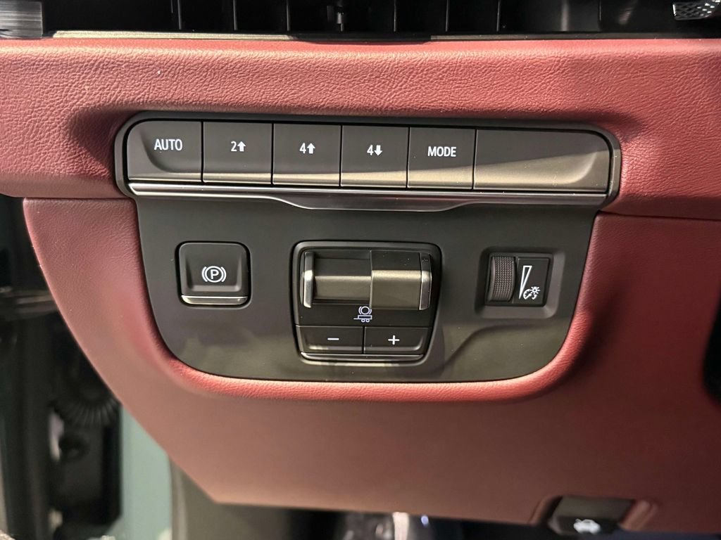 Used 2026 Cadillac Escalade Luxury w/ LPO, Floor Liner Package AWD/4WD image 28