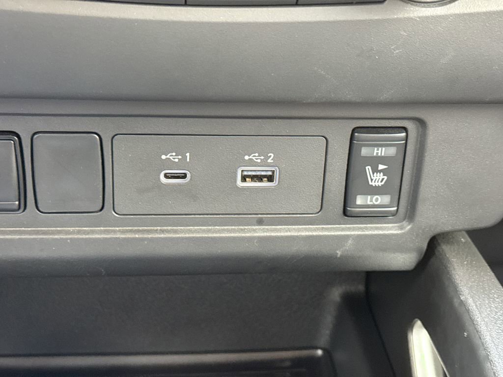 Used 2024 Nissan Frontier SV image 26