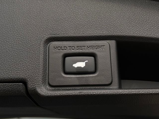 Used 2025 Acura RDX SH-AWD image 35