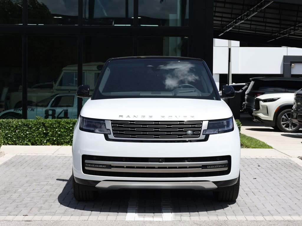 Used 2025 Land Rover Range Rover SE AWD/4WD image 3