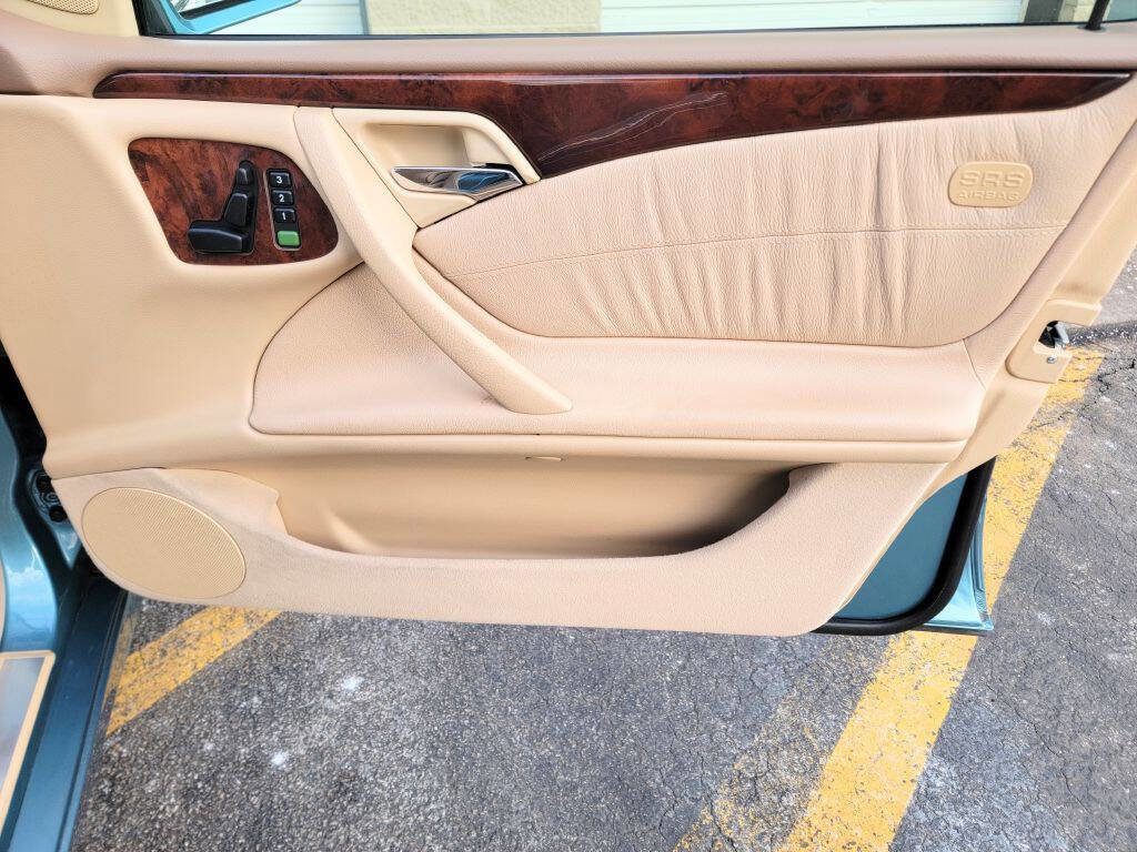 Used 2001 Mercedes-Benz E 320 E 320 4dr Sedan image 21
